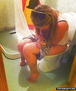 amateurs milfs and teens spied on in the toilet