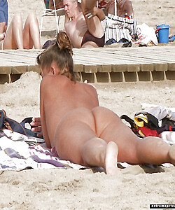 nudist amateur women show off their asses